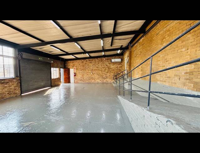 264M² WAREHOUSE TO LET IN FACTORIA